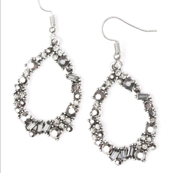 Crushing Couture - Black Earrings - Picture 2 of 2